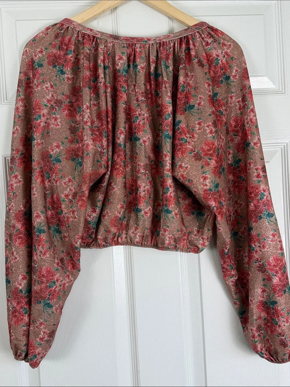 NWT Peach Love California Rose-Print Sparkle Cropped Top Medium